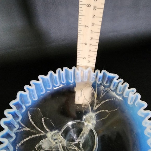 Dugan Winter Cabbage White Opalescent Ruffled Glass 3 Toed Footed Console Bowl - Picture 9 of 12